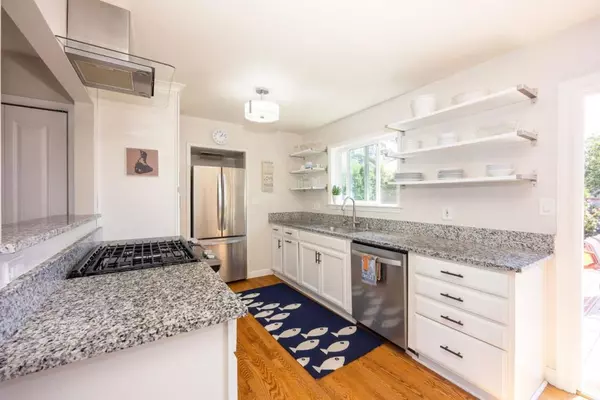 Half Moon Bay, CA 94019,544 Grove ST