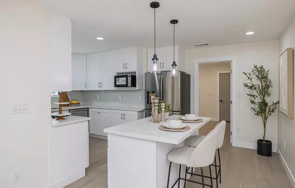 Santa Clara, CA 95051,2516 Parkland CT