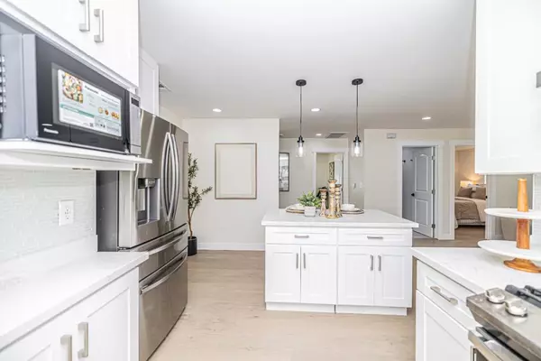 Santa Clara, CA 95051,2516 Parkland CT