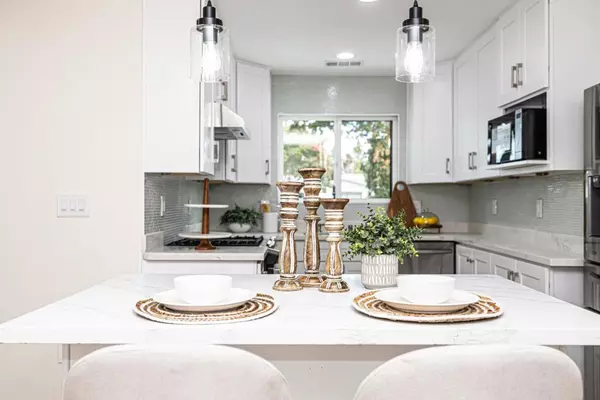 Santa Clara, CA 95051,2516 Parkland CT