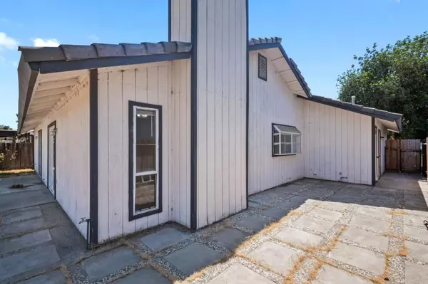 Los Banos, CA 93635,1024 Walnutwood CT