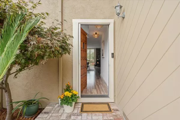 Aptos, CA 95003,182 Hyannis CT