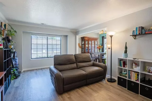 Salinas, CA 93901,1051 Riker ST #5