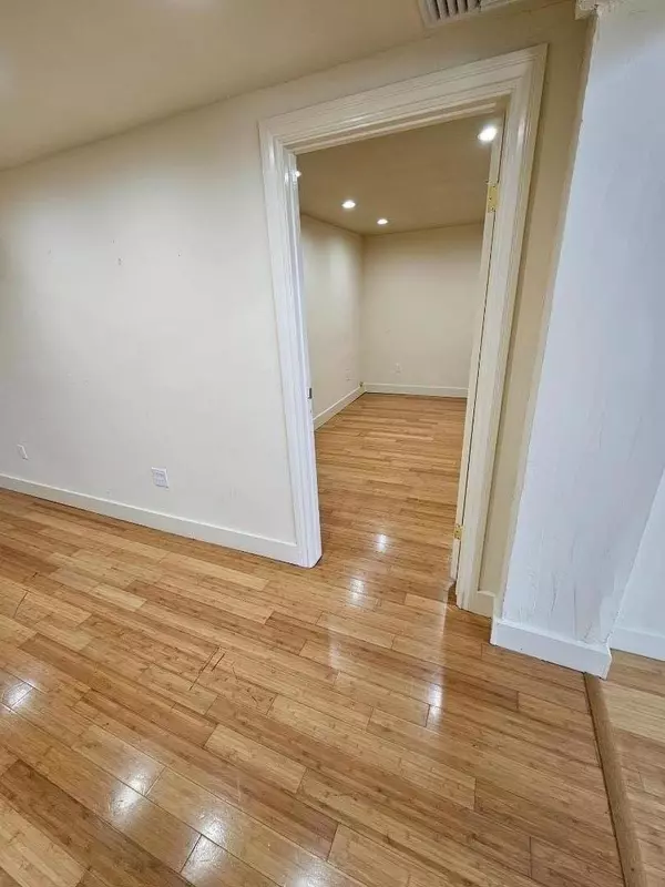 Burlingame, CA 94010,1405 Broadway