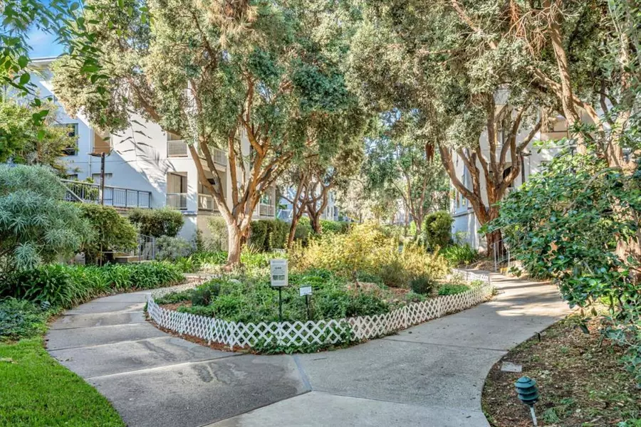 4 Anchor DR #F230, Emeryville, CA 94608