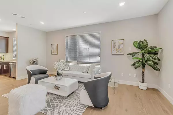 Foster City, CA 94404,1028 Foster Square LN #305