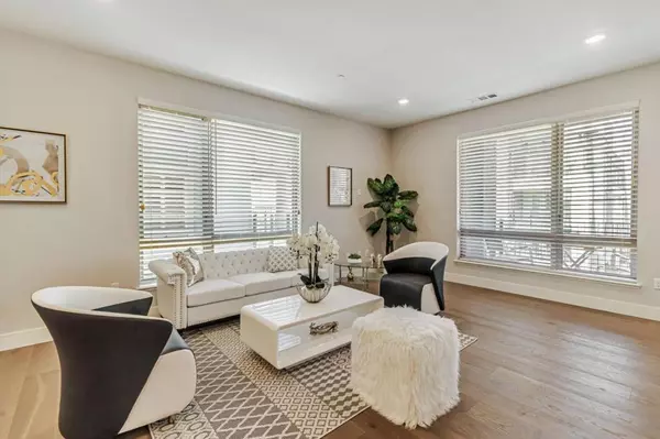 1028 Foster Square LN #305, Foster City, CA 94404