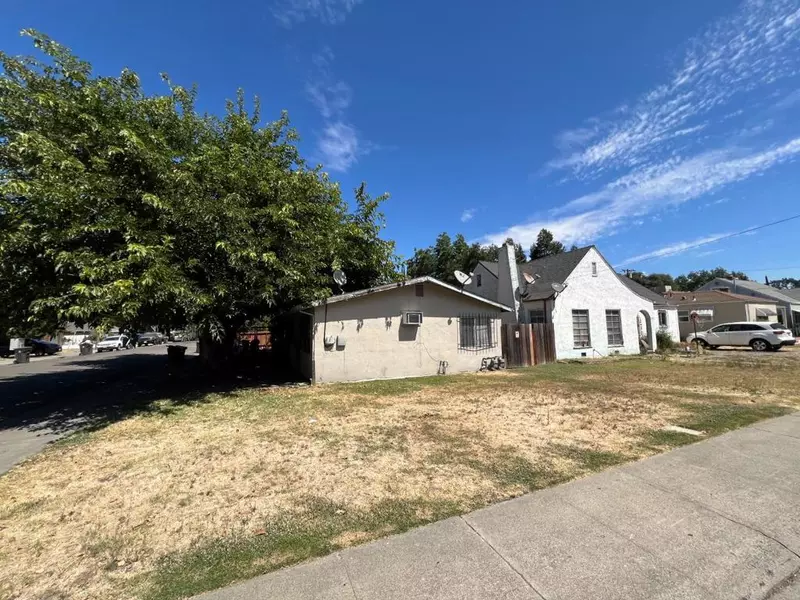 1302 Holt ST, Stockton, CA 95203