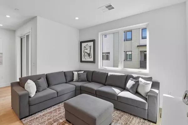 Palo Alto, CA 94303,2871 Josephine LN