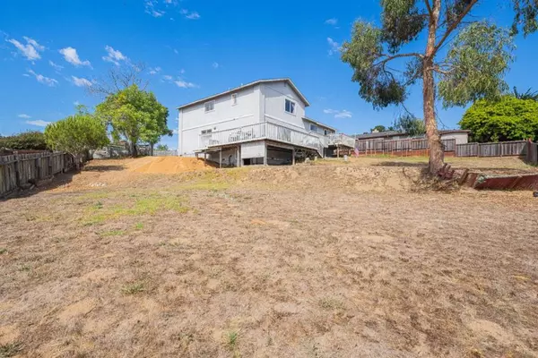 Salinas, CA 93907,9832 Clover TRL