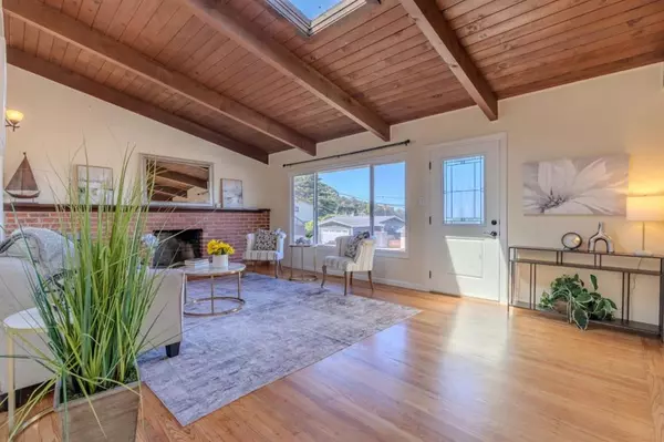 Pacifica, CA 94044,820 Edgemar AVE