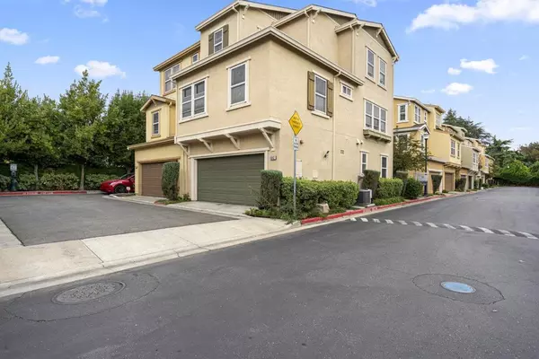 1042 Old Oak LN, Hayward, CA 94541