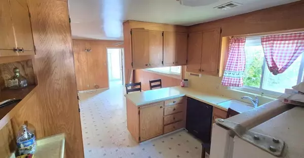 Los Banos, CA 93635,1032 9th ST