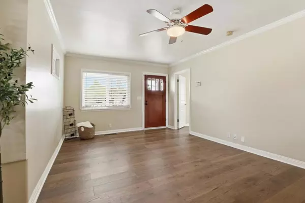 Hollister, CA 95023,1218 Sally ST