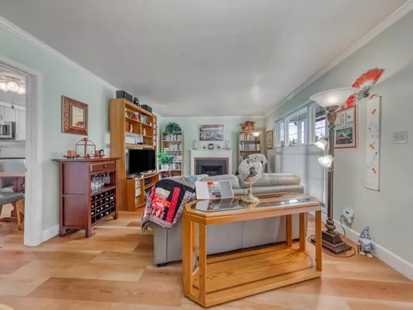 Castro Valley, CA 94546,20998 Chester ST