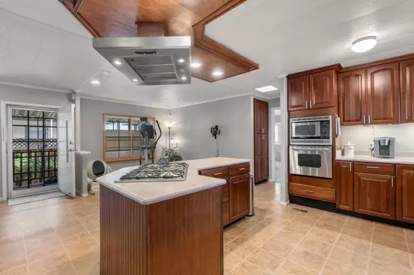 San Jose, CA 95112,2150 MONTEREY HWY