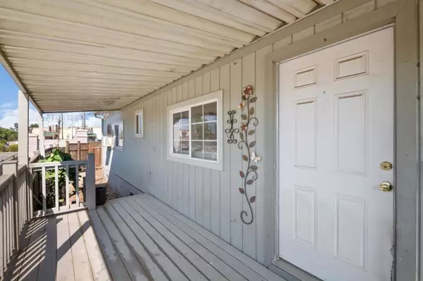 Hollister, CA 95023,1 Appletree LN