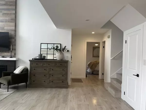 Redwood City, CA 94061,1 Doris CT