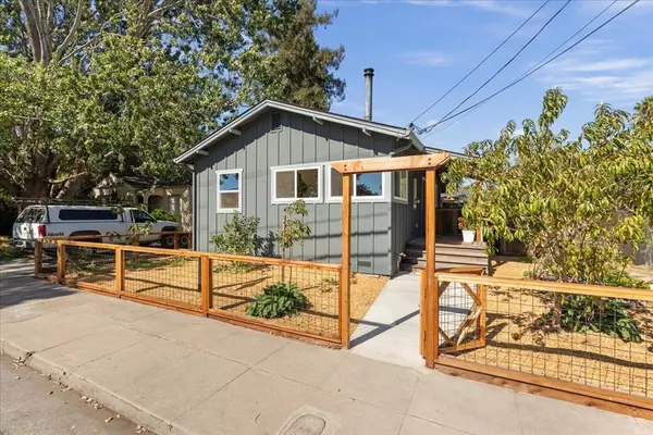 Santa Cruz, CA 95060,229 Coulson AVE