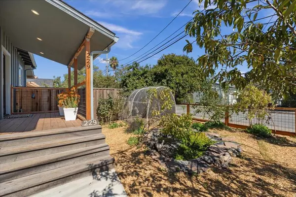 Santa Cruz, CA 95060,229 Coulson AVE