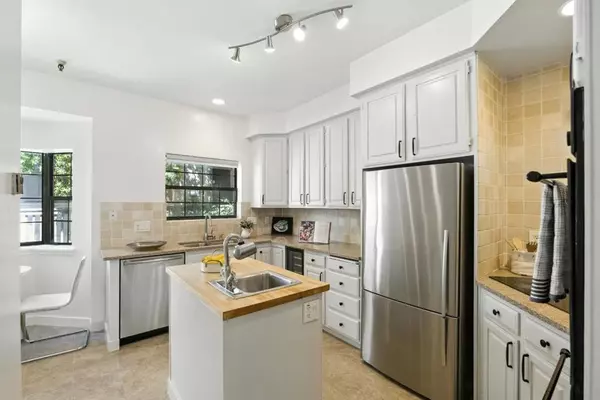 Palo Alto, CA 94301,447 Homer AVE