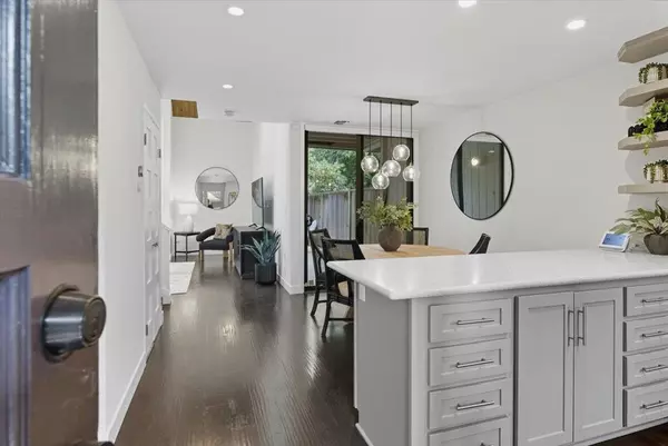Mountain View, CA 94043,219 Horizon AVE