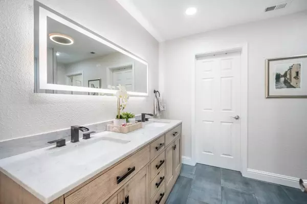 Morgan Hill, CA 95037,945 Oak Park DR