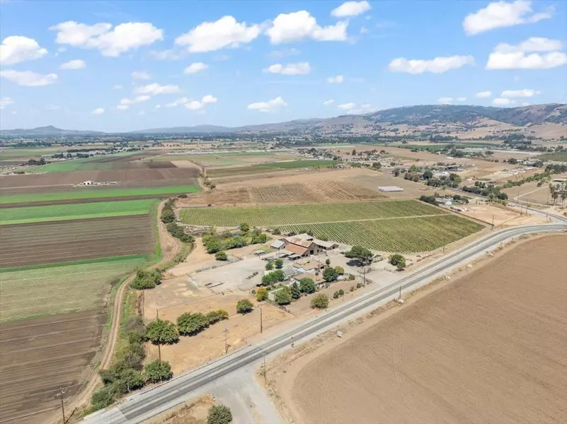 2675 Pacheco Pass HWY, Gilroy, CA 95020