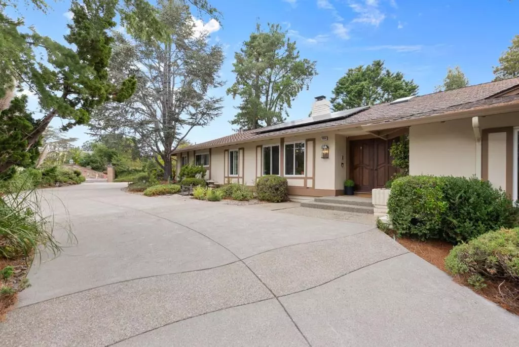 Hillsborough, CA 94010,1430 Lakeview DR