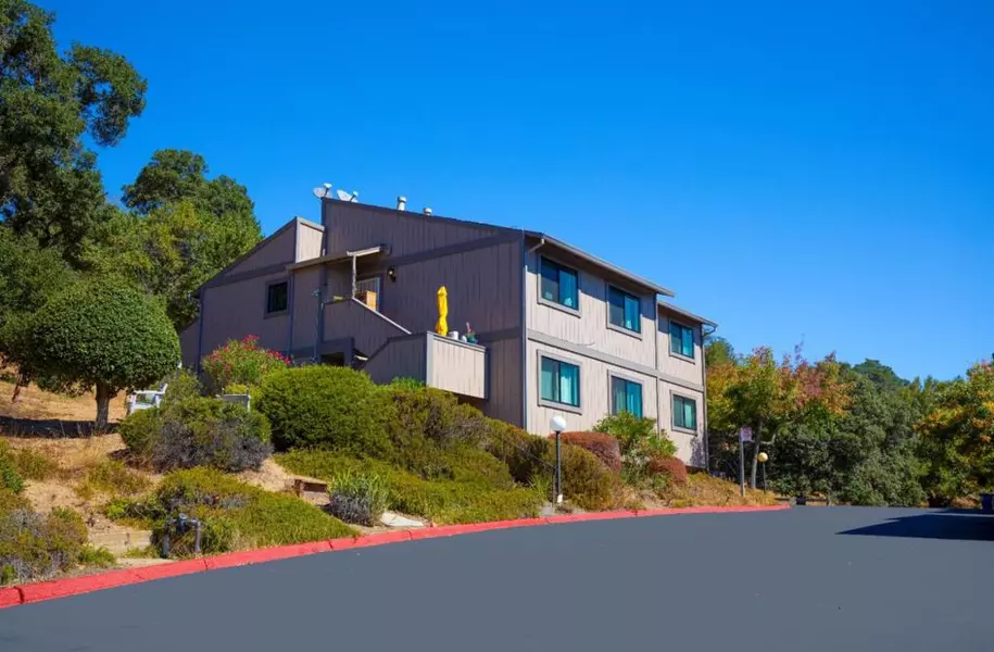 1 Clay CT, Novato, CA 94949