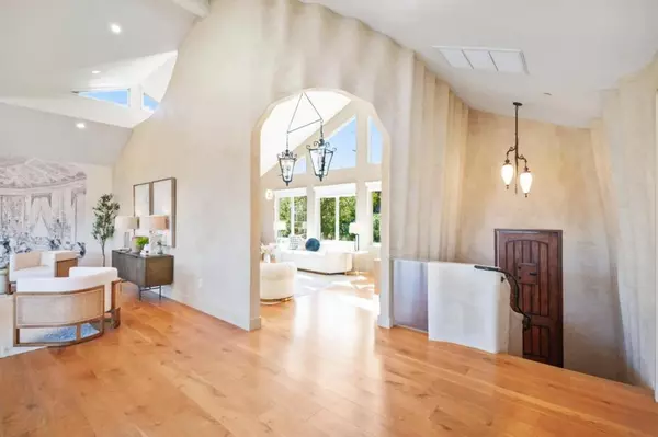 Redwood City, CA 94062,841 Bayview WAY