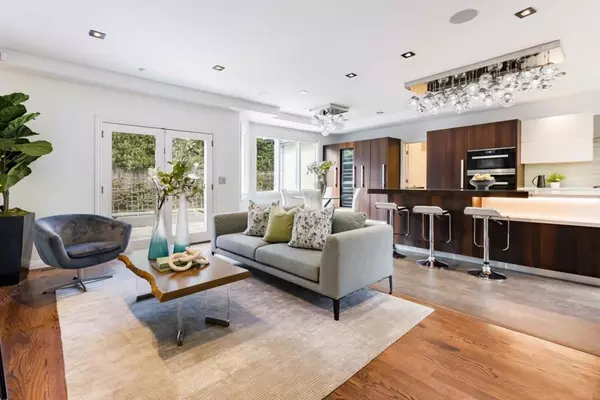 Redwood City, CA 94062,720 Vista DR