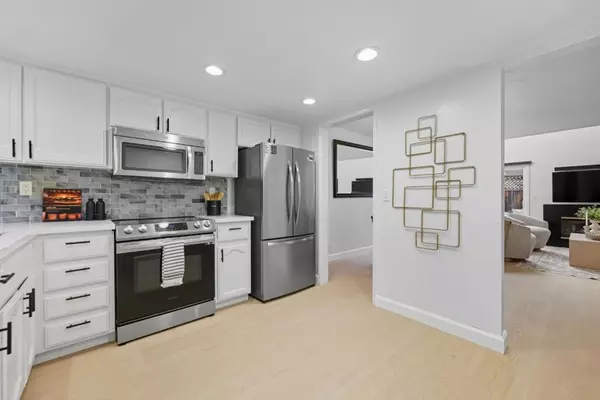 Campbell, CA 95008,101 Redding RD #A4