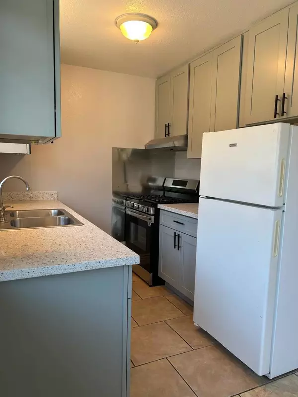 Salinas, CA 93905,1123 Del Monte AVE #B