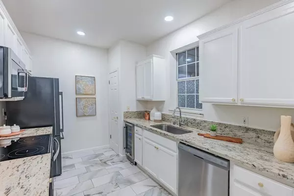 Sunnyvale, CA 94085,250 Santa Fe TER #115