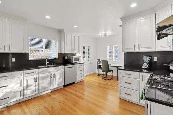 Redwood City, CA 94061,223 San Carlos AVE