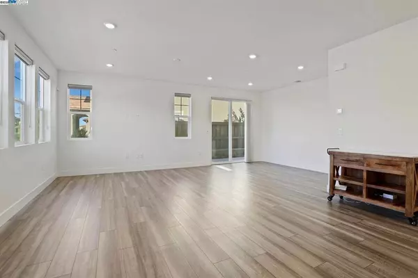 Lathrop, CA 95330,2208 Daimler ST