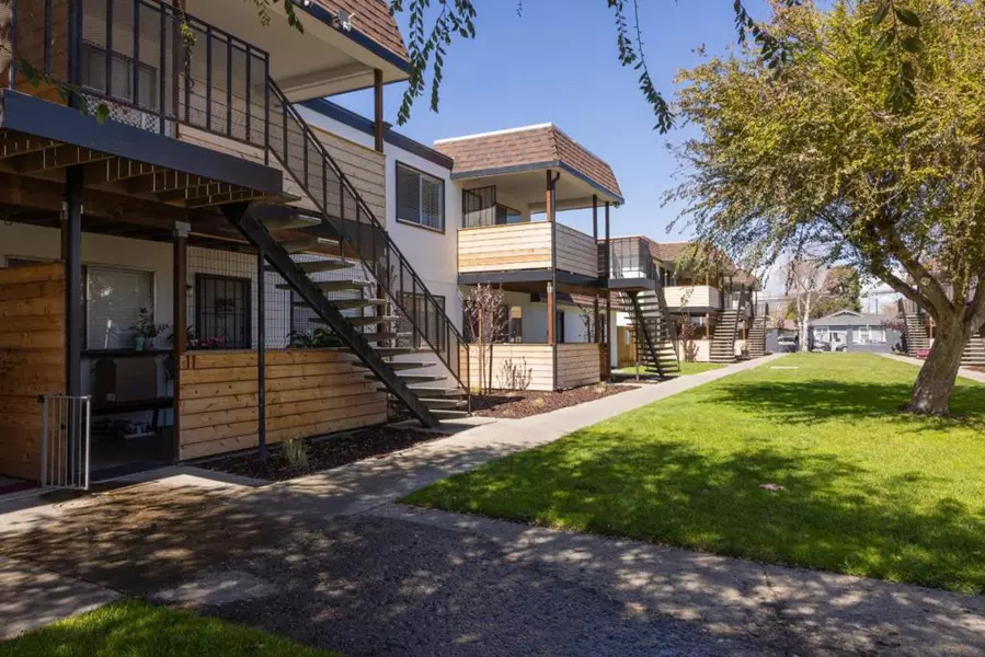 711 South ST, Hollister, CA 95023