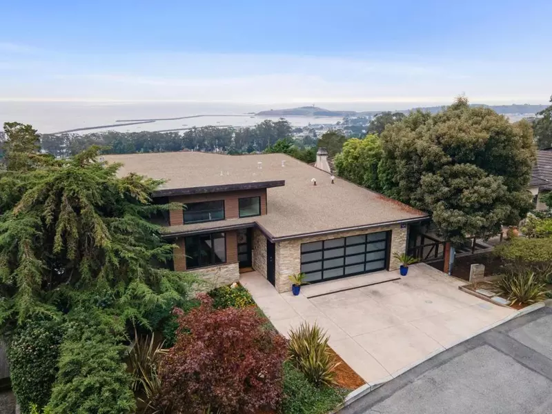 243 Del Monte RD, El Granada, CA 94018