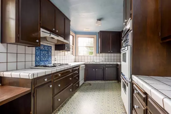 San Carlos, CA 94070,300 Manzanita AVE