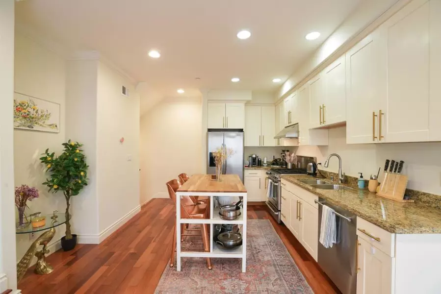 1137 Paloma AVE #E, Burlingame, CA 94010