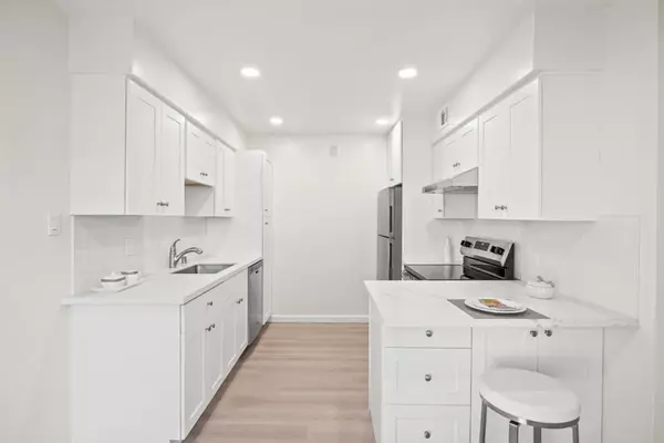 San Mateo, CA 94403,3045 Los Prados ST #218