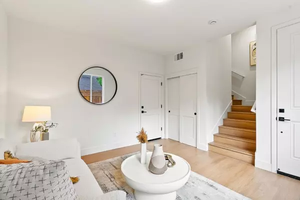 Redwood City, CA 94061,947 Woodside RD