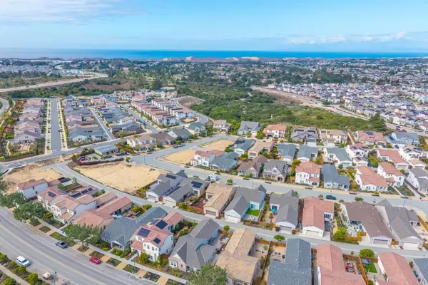 Marina, CA 93933,2962 Bluffs DR