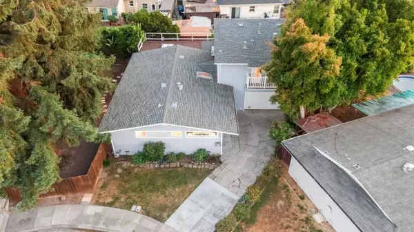 Redwood City, CA 94063,22 Wayne CT