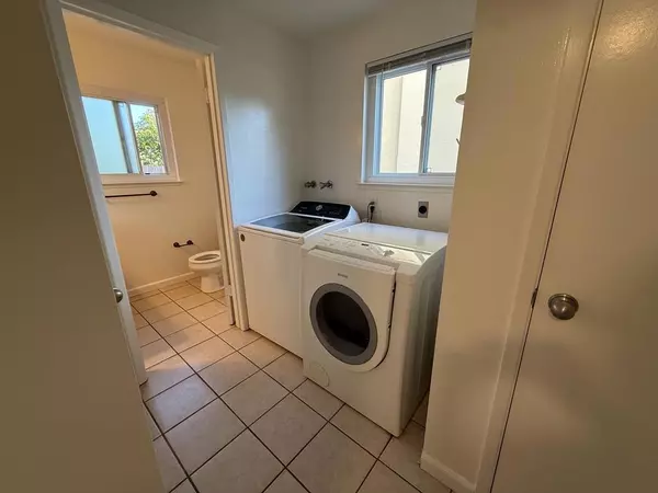 Foster City, CA 94404,827 Comet DR