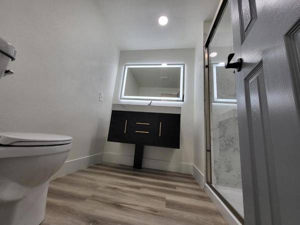 Mountain View, CA 94043,440 Moffett BLVD