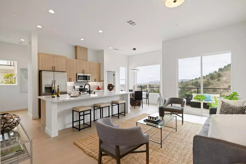 Pacifica, CA 94044,817 Fassler AVE