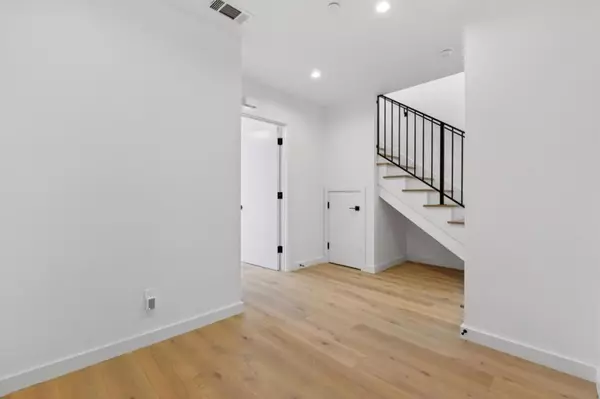 Burlingame, CA 94010,1433 Floribunda AVE #7