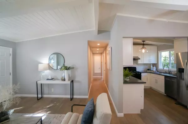 Menlo Park, CA 94025,1304 Modoc AVE